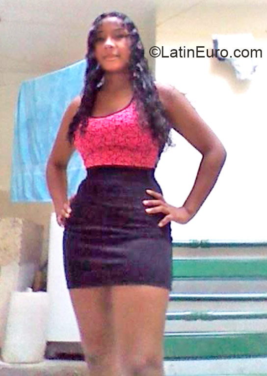 Date this beautiful Colombia girl Yurani from Cali CO17524
