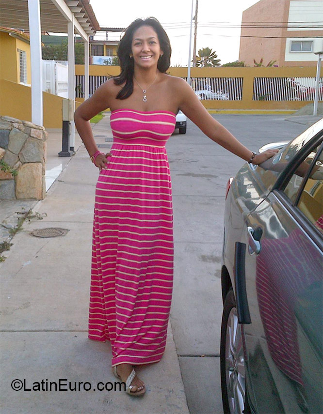 Date this tall Venezuela girl Yetzica from Valencia VE522