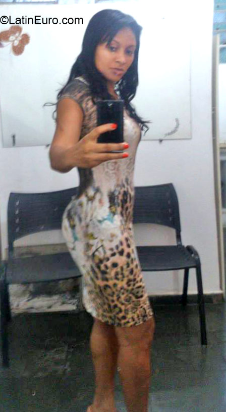 Date this nice looking Brazil girl Edmeirie from Ribeirao Das Neves BR9359