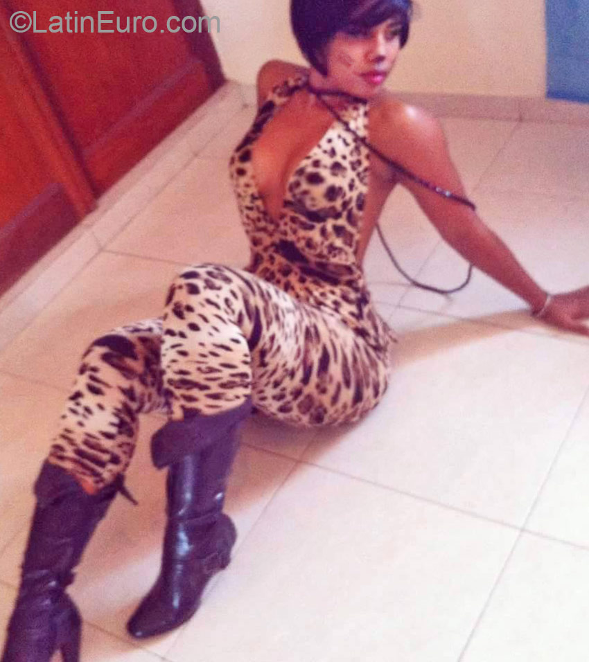 Date this georgeous Dominican Republic girl Artagracia from Santo Domingo DO22449