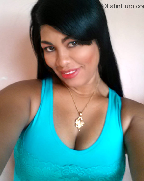 Date this pretty Dominican Republic girl Yeriaty from Santiago DO22469