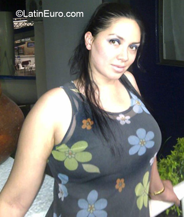 Date this good-looking Colombia girl Sofia from Bogota CO17613