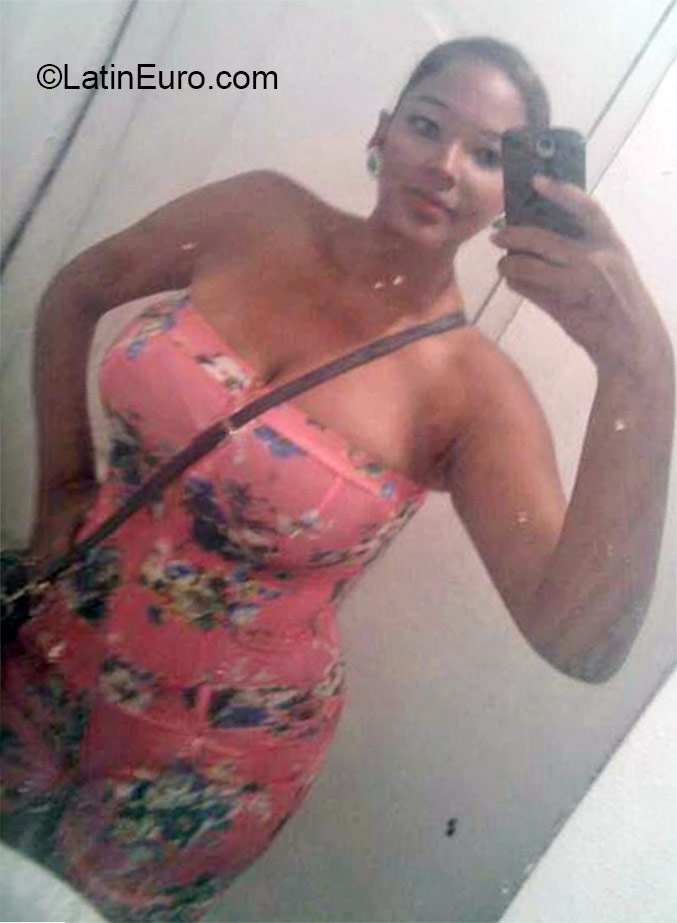 Date this lovely Dominican Republic girl Jeni from Santo Domingo DO22496