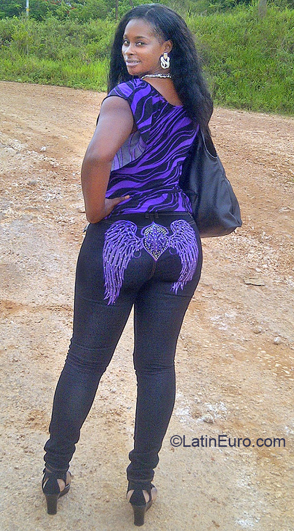 Date this sensual Jamaica girl Dahla from Kingston JM2087