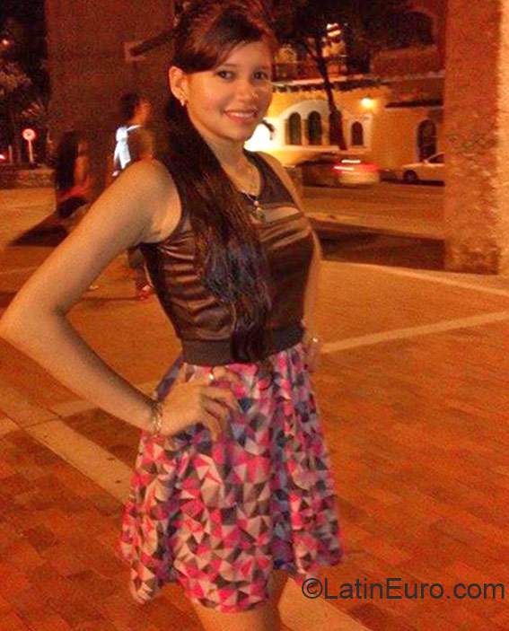 Date this young Colombia girl Paola from Bogota CO17654