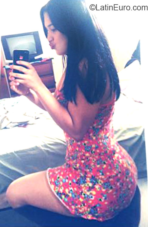 Date this young Dominican Republic girl Carla from Santiago DO22613