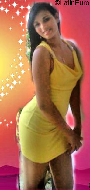 Date this lovely Dominican Republic girl Digna from Santo Domingo DO22615