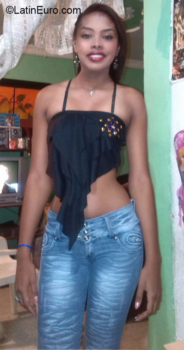 Date this young Colombia girl Sofia from Bogota CO17699