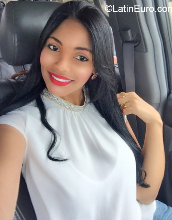 Date this georgeous Dominican Republic girl Perla from Santo Domingo DO22629