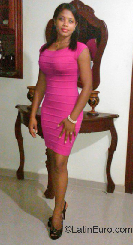 Date this happy Dominican Republic girl Marcela from Santo Domingo DO22634