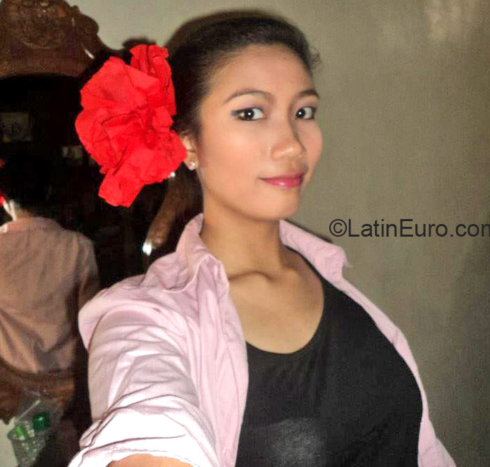 Date this charming Philippines girl Shairia from Angadanan PH799