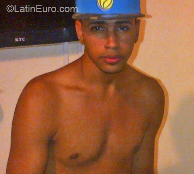 Date this foxy Dominican Republic man Chris from Santiago DO22682