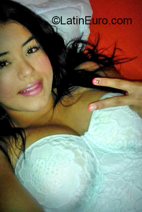 Date this charming Colombia girl Estefany from Pereira CO17734