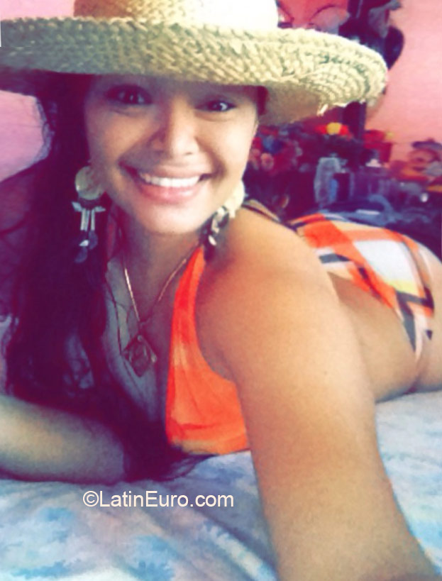 Date this attractive Honduras girl Suyapa from Tela Atlantida HN1595