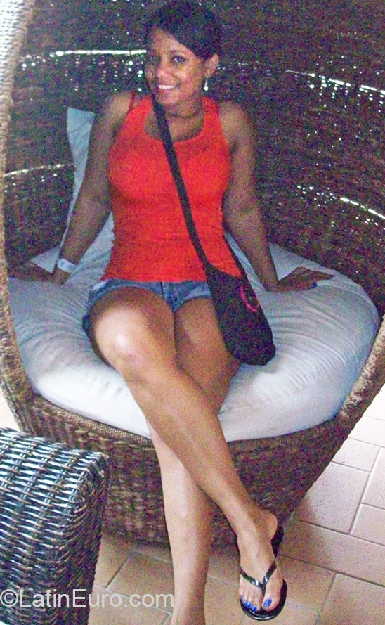 Date this young Dominican Republic girl Natalie from Santiago DO22740