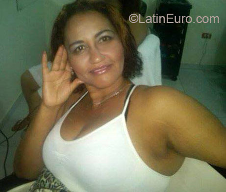 Date this good-looking Dominican Republic girl Nena from Santo Domingo DO22745