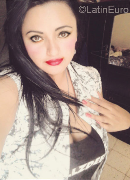 Date this gorgeous Honduras girl Lesly from Tegucigalpa HN1636