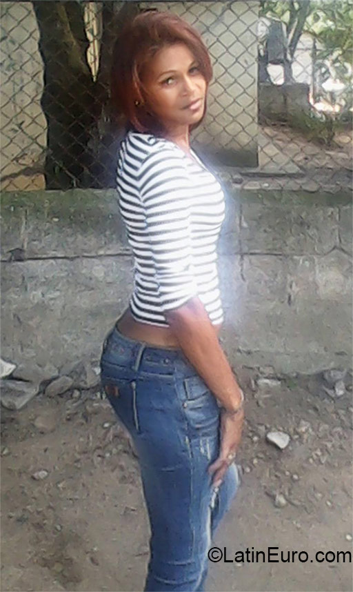 Date this passionate Dominican Republic girl Yisaura from Santiago DO22754