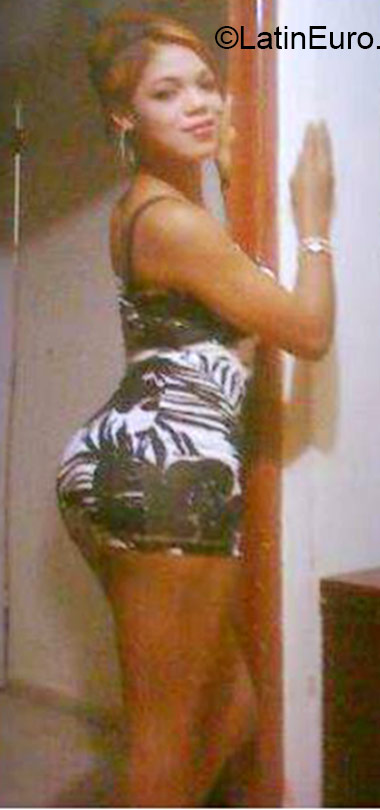 Date this lovely Dominican Republic girl Kenia from Santiago DO22764