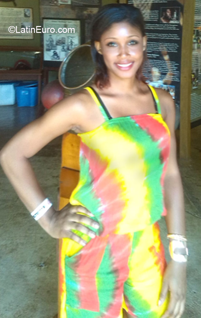 Date this attractive Jamaica girl Chantal from Kingston JM2112