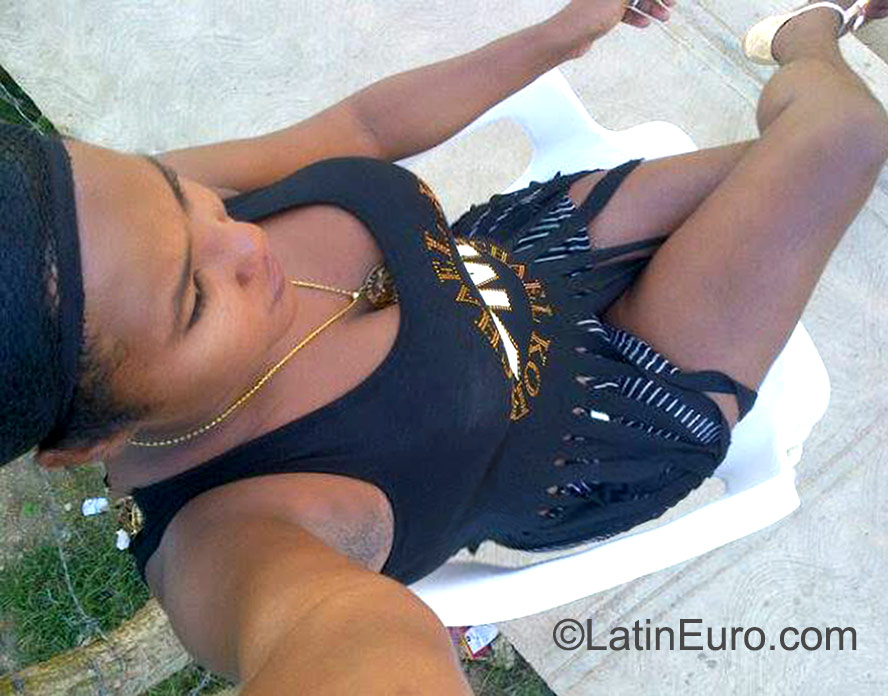 Date this georgeous Dominican Republic girl Dahiana from Santo Domingo DO22890