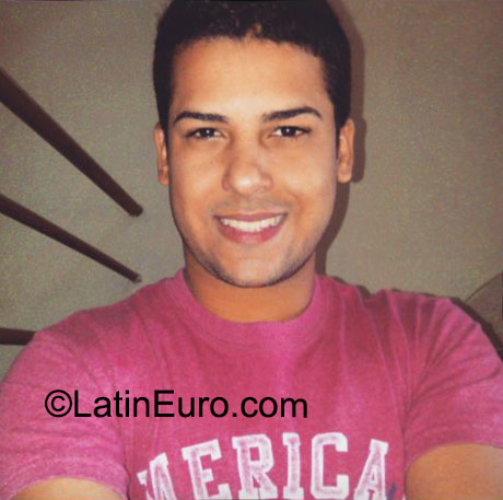 Date this young Dominican Republic man Leury from Santo Domingo DO23007