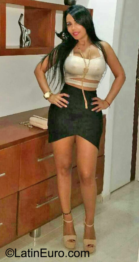 Date this lovely Colombia girl Vanessa from Cali CO17925