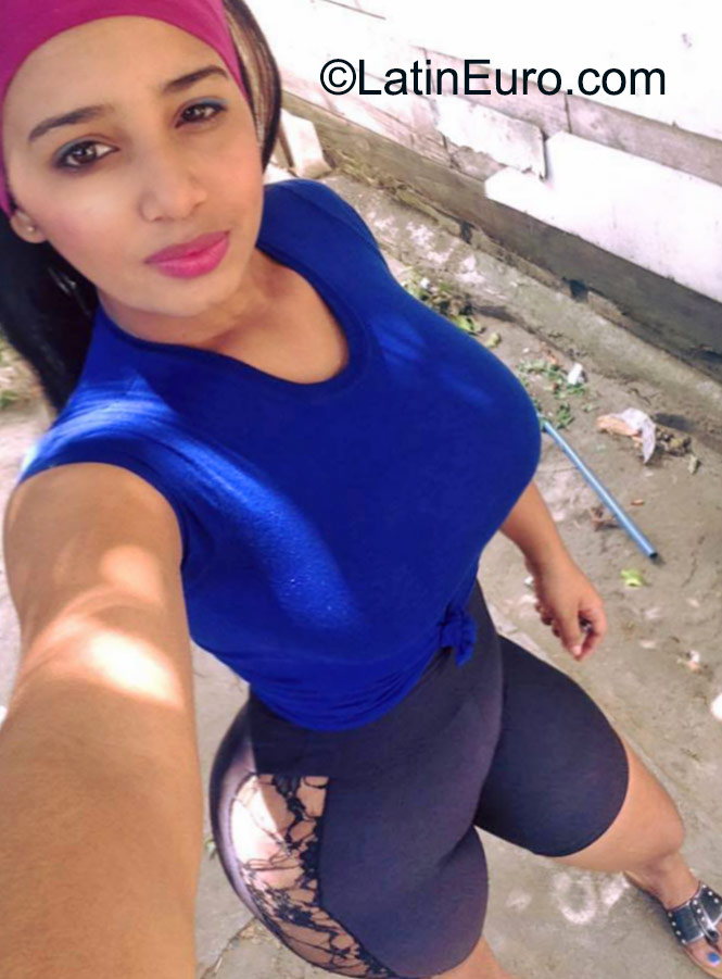 Date this tall Dominican Republic girl Illeana from Santo Domingo DO23113