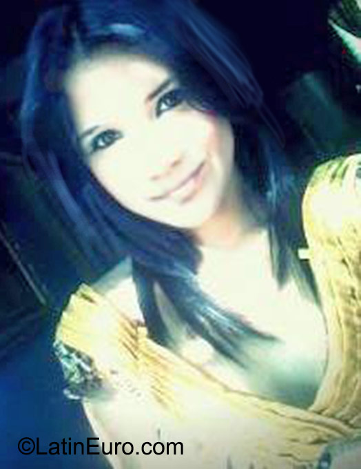 Date this lovely Venezuela girl Yinibeth from Caracas VE624