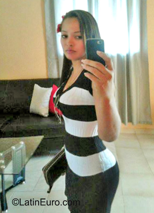 Date this athletic Dominican Republic girl Yinet from Santo Domingo DO23138