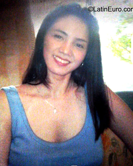 Date this sensual Philippines girl Marian from Caloocan PH811