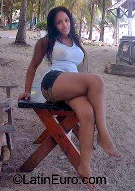 Date this foxy Dominican Republic girl Jenifer from Santo Domingo DO23151