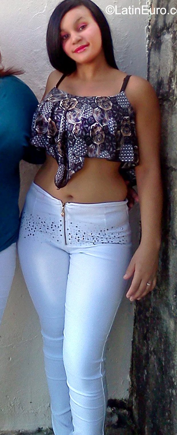 Date this gorgeous Dominican Republic girl Franyi from Santo Domingo DO24524