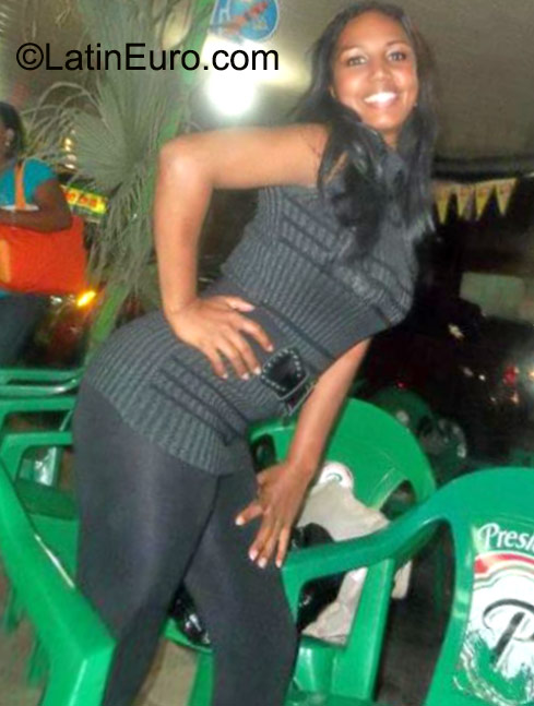 Date this lovely Dominican Republic girl Yamilet from Santo Domingo DO23221