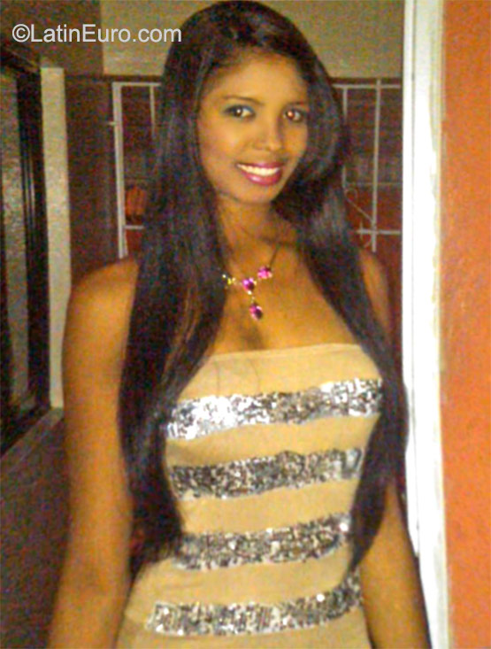 Date this delightful Dominican Republic girl Yamil from Santo Domingo DO23290