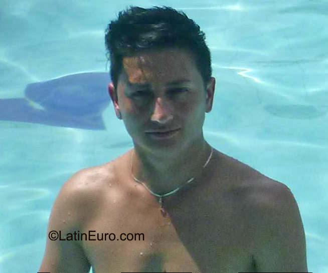 Date this hot Colombia man Enrique from Bogota CO18036