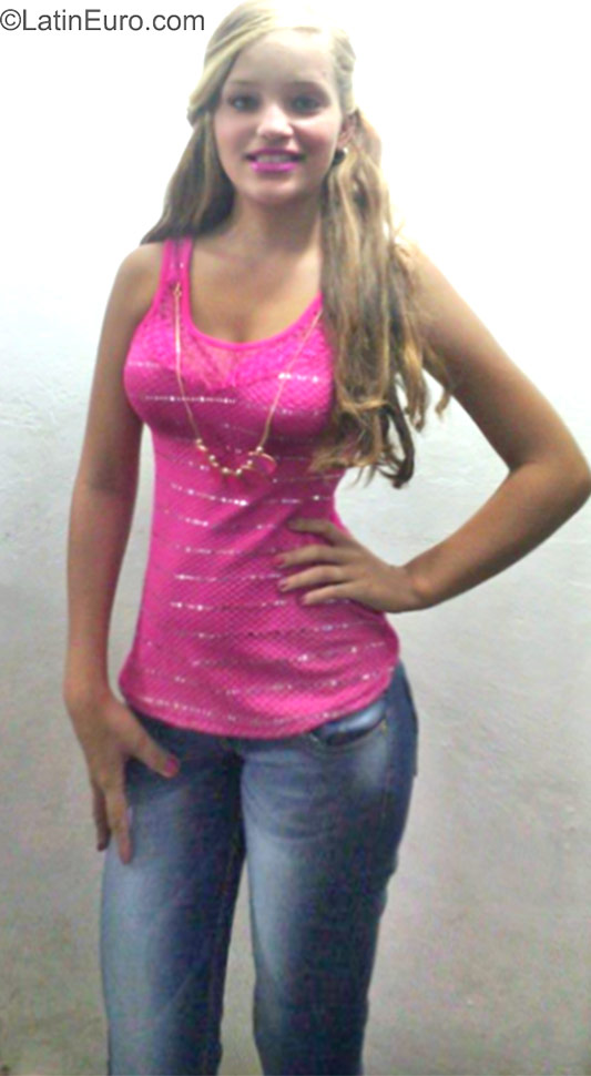 Date this young Dominican Republic girl Esthefanie from Mao Valverde DO23368