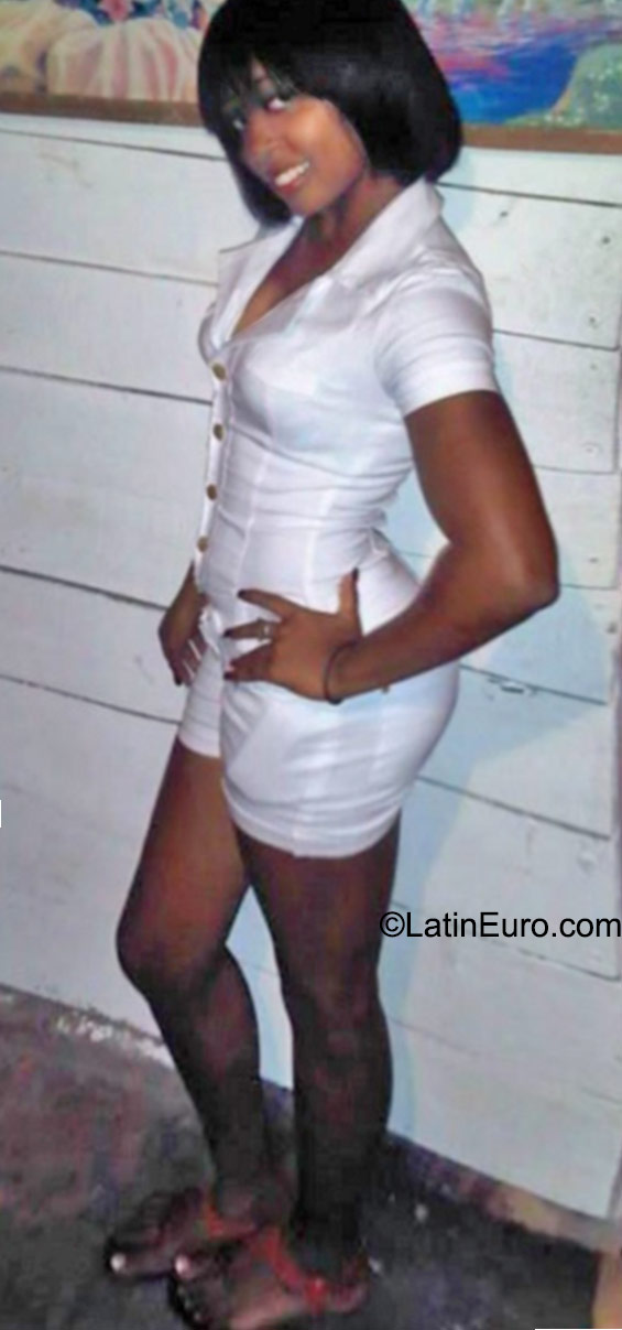 Date this passionate Dominican Republic girl Elvira from Santo Domingo DO23387