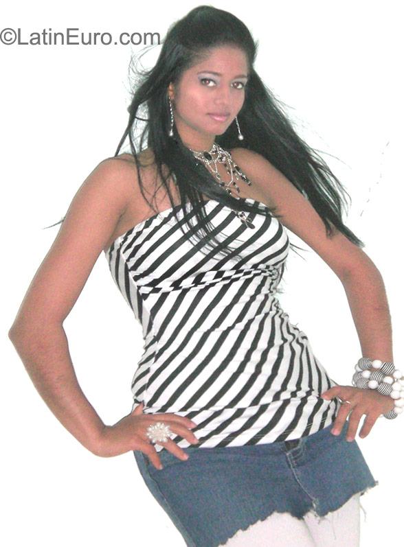 Date this sensual Dominican Republic girl Mabel from Santiago DO23388