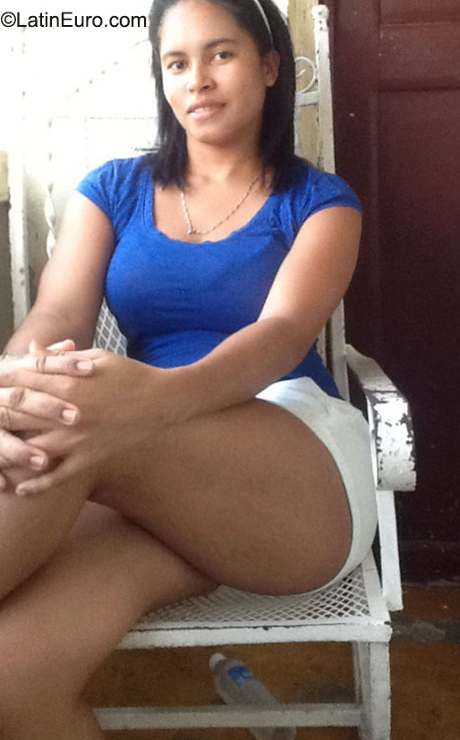 Date this athletic Dominican Republic girl Carolina from Santo Domingo DO23396
