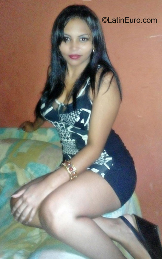 Date this nice looking Honduras girl Daniela from La Ceiba HN1724
