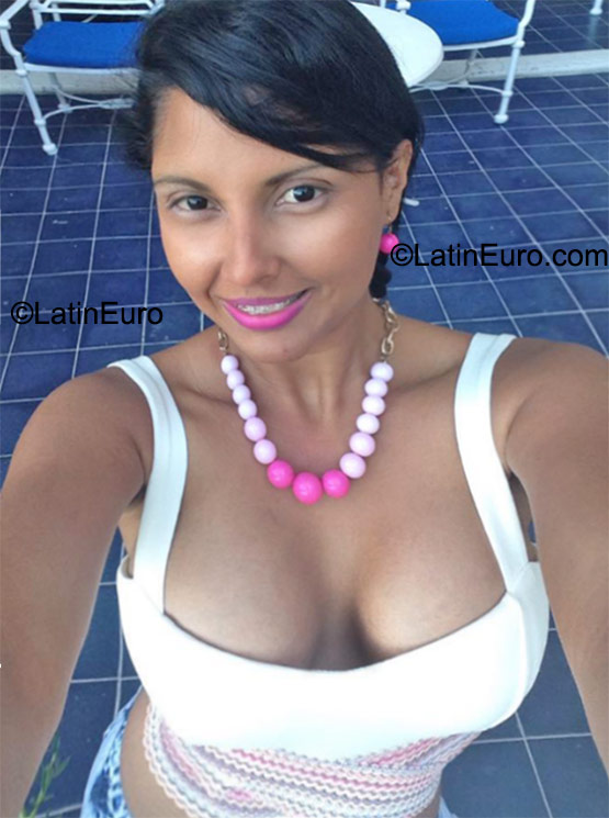 Date this sensual Colombia girl Johanna from Barranquilla CO18105