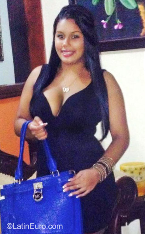 Date this beautiful Dominican Republic girl Nikarinia from Dajabon DO23562
