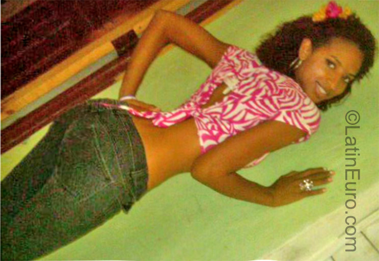 Date this sensual Dominican Republic girl Shedelan from Santo Domingo DO23598