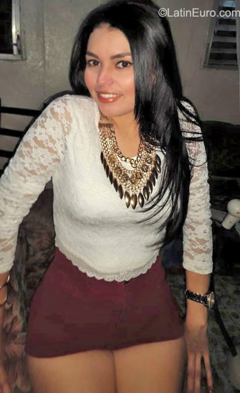 Date this nice looking Honduras girl Luci from San Pedro Sula HN1771
