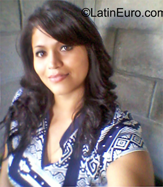 Date this nice looking Honduras girl Delmi from Tegucigalpa HN1772