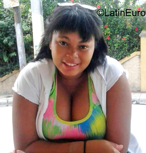 Date this nice looking Dominican Republic girl Sirenita from Santo Domingo DO23636