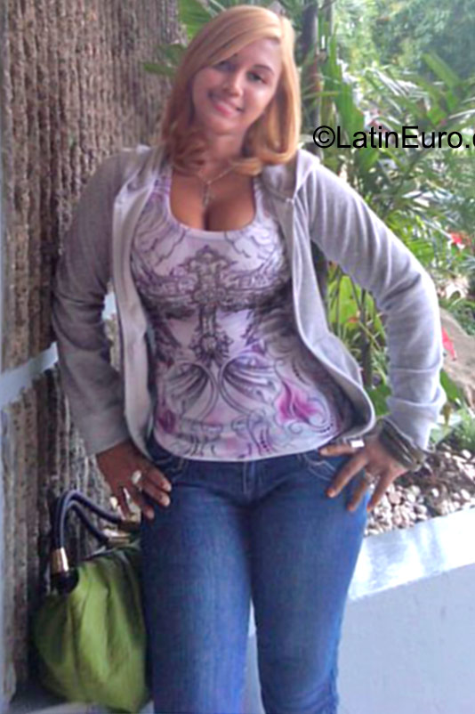 Date this young Dominican Republic girl Stephany from Santo Domingo DO23660