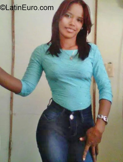 Date this lovely Dominican Republic girl Laudie from Santo Domingo DO23687