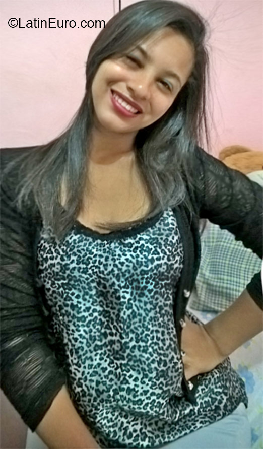 Date this pretty Brazil girl Nathalia from Recife BR9488